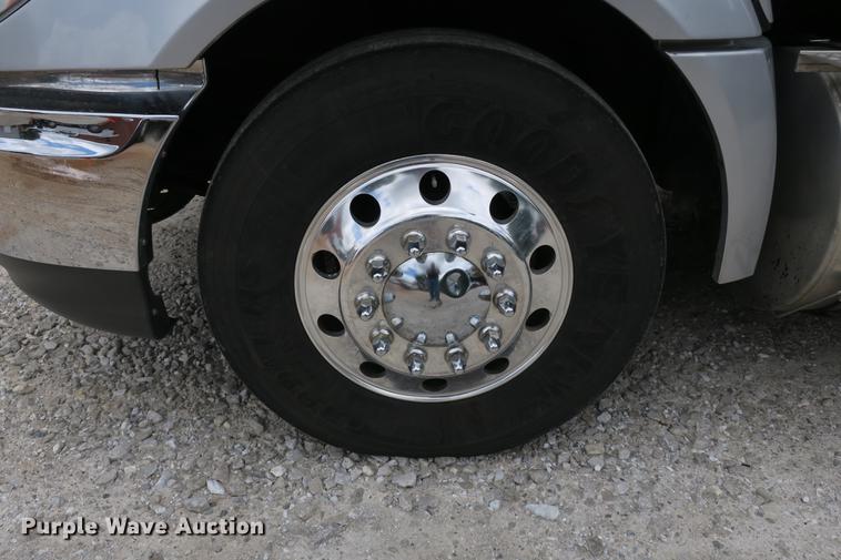 image for item DE3755 2011 International ProStar flatbed truck