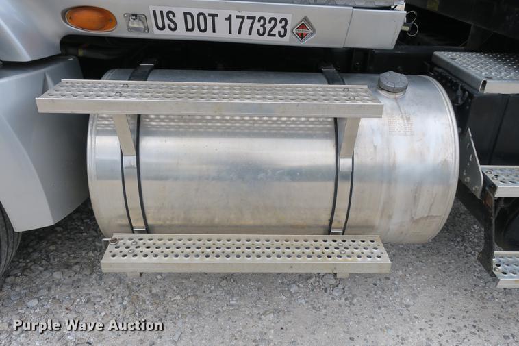 image for item DE3755 2011 International ProStar flatbed truck