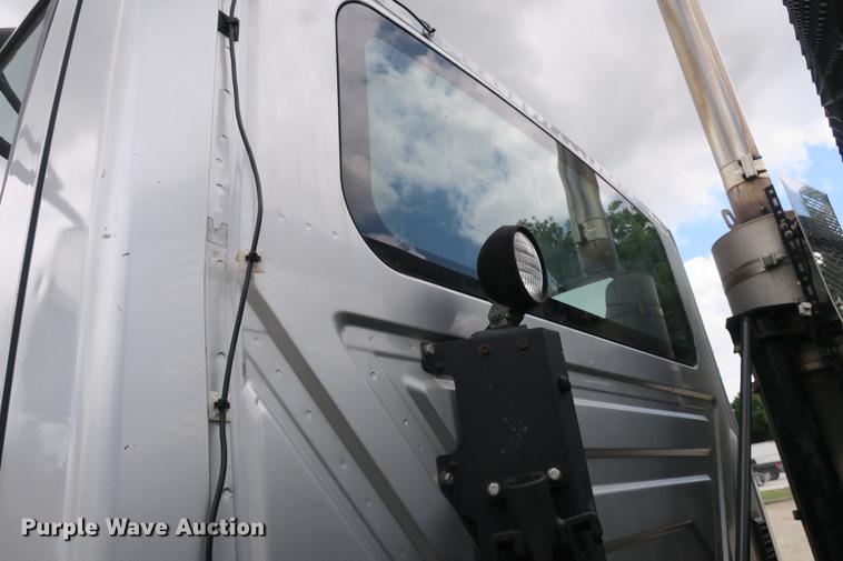 image for item DE3755 2011 International ProStar flatbed truck