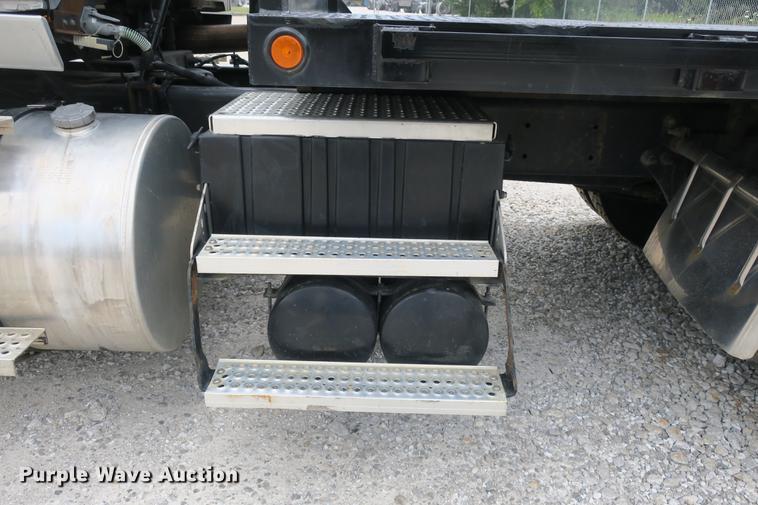 image for item DE3755 2011 International ProStar flatbed truck