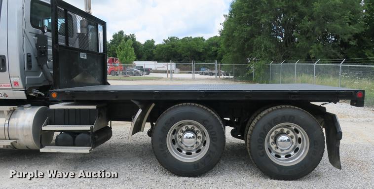 image for item DE3755 2011 International ProStar flatbed truck