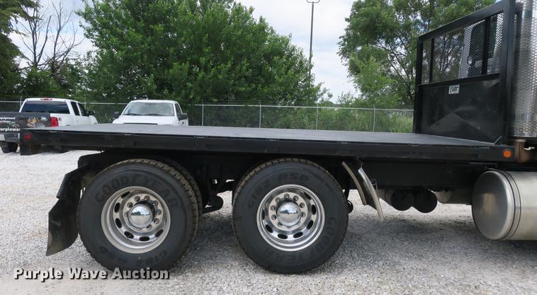 image for item DE3755 2011 International ProStar flatbed truck