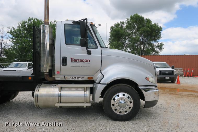 image for item DE3755 2011 International ProStar flatbed truck