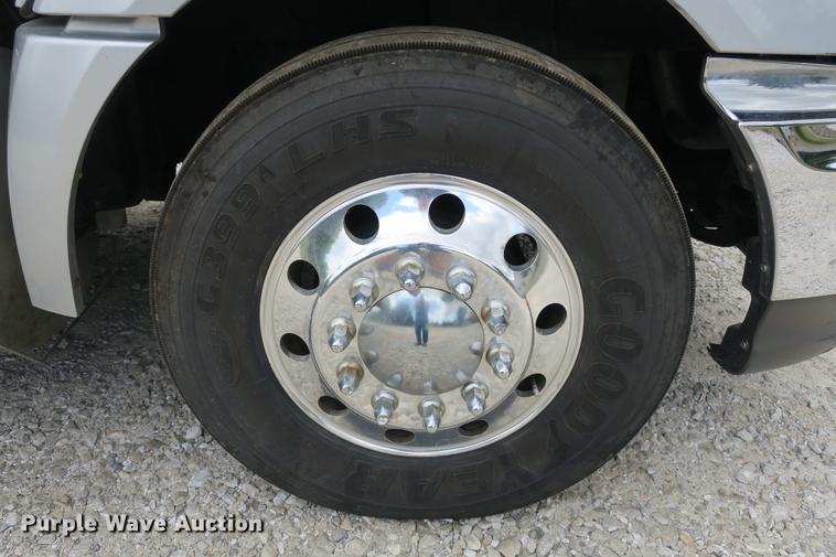 image for item DE3755 2011 International ProStar flatbed truck