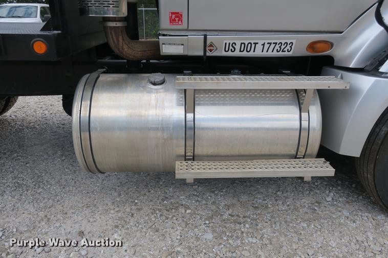 image for item DE3755 2011 International ProStar flatbed truck