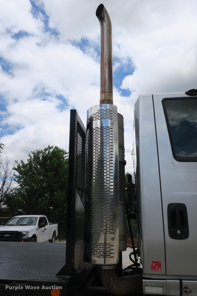 image for item DE3755 2011 International ProStar flatbed truck