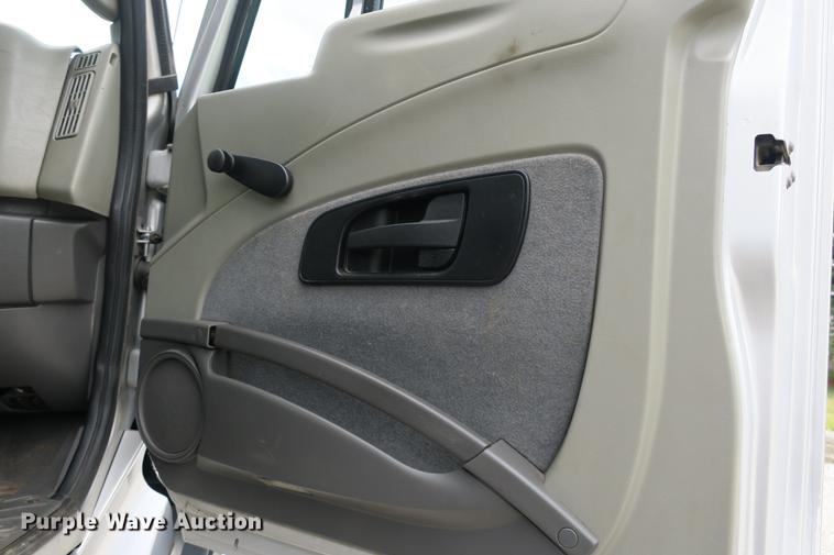 image for item DE3755 2011 International ProStar flatbed truck