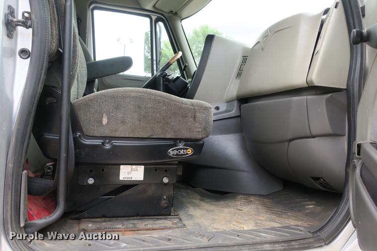 image for item DE3755 2011 International ProStar flatbed truck