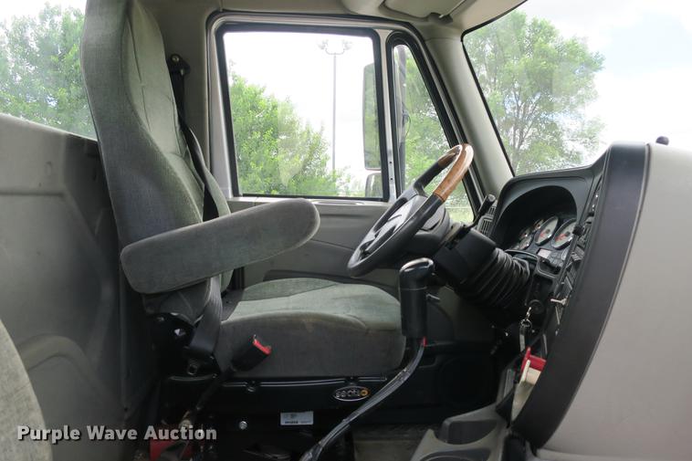 image for item DE3755 2011 International ProStar flatbed truck