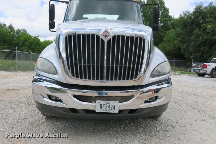 image for item DE3755 2011 International ProStar flatbed truck