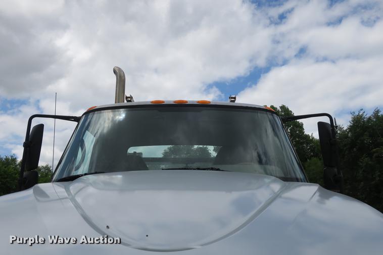 image for item DE3755 2011 International ProStar flatbed truck