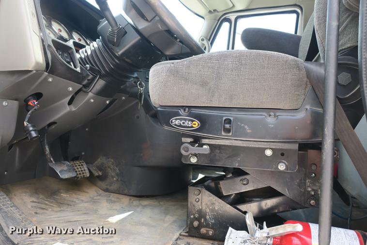 image for item DE3755 2011 International ProStar flatbed truck