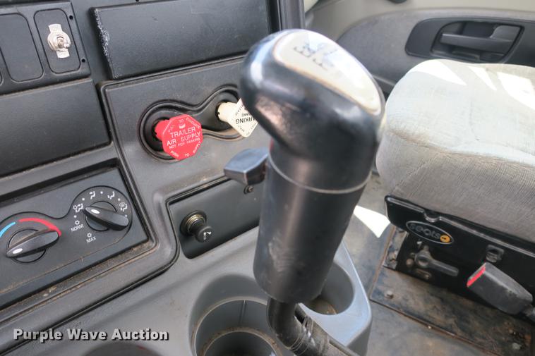 image for item DE3755 2011 International ProStar flatbed truck