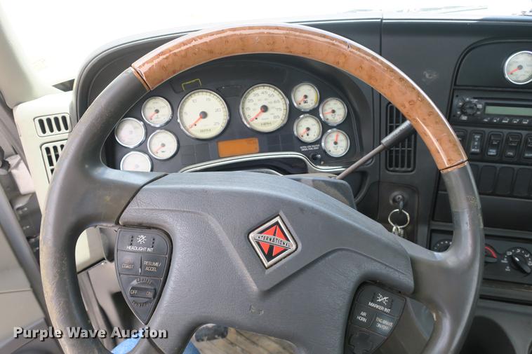 image for item DE3755 2011 International ProStar flatbed truck