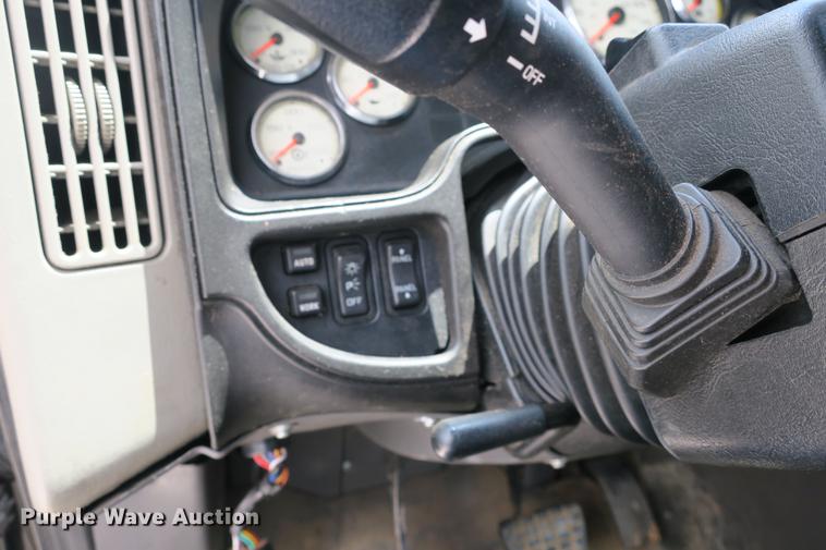 image for item DE3755 2011 International ProStar flatbed truck