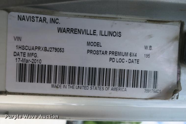 image for item DE3755 2011 International ProStar flatbed truck