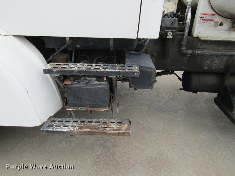 image for item DF3819 2000 Sterling LT9500 ready mix truck