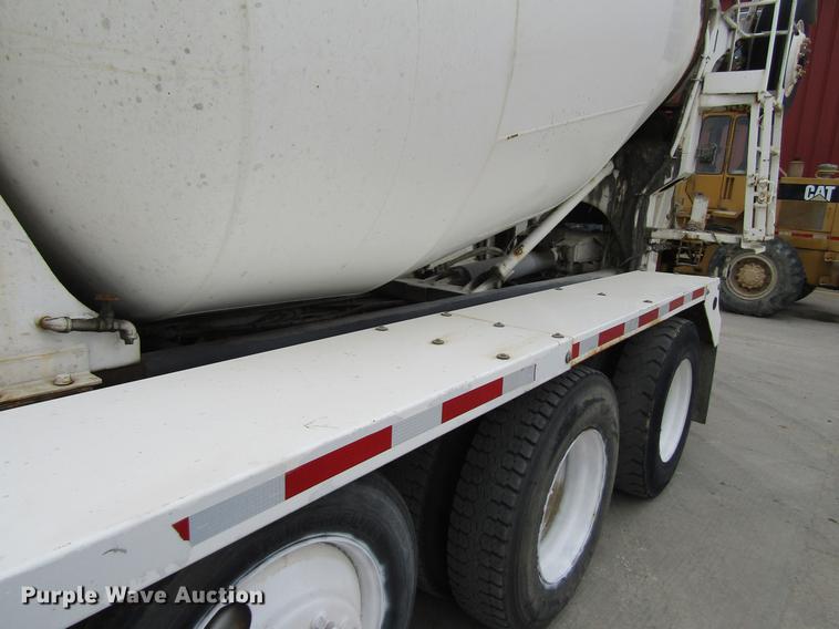 image for item DF3819 2000 Sterling LT9500 ready mix truck