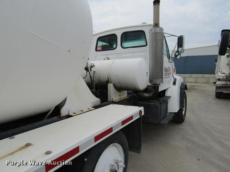 image for item DF3819 2000 Sterling LT9500 ready mix truck