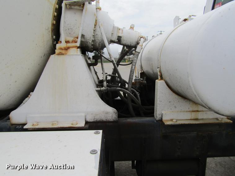 image for item DF3819 2000 Sterling LT9500 ready mix truck