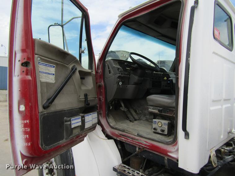 image for item DF3819 2000 Sterling LT9500 ready mix truck