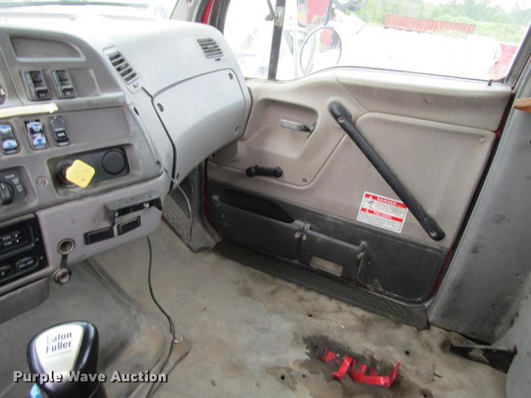 image for item DF3819 2000 Sterling LT9500 ready mix truck