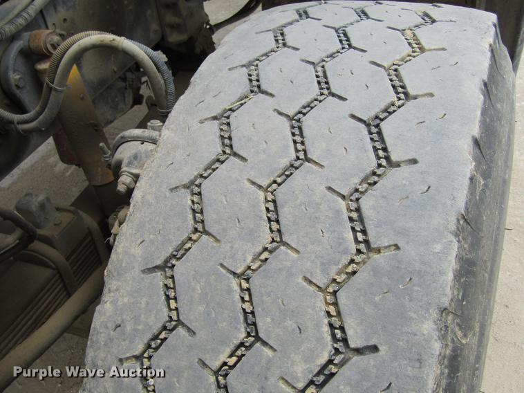 image for item DF3819 2000 Sterling LT9500 ready mix truck