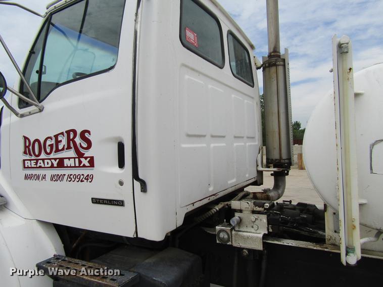 image for item DF3820 2000 Sterling L9500 ready mix truck