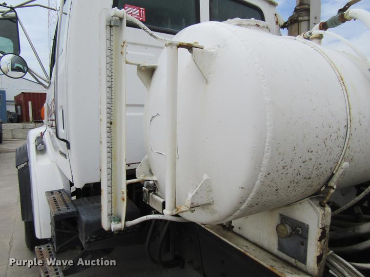 image for item DF3820 2000 Sterling L9500 ready mix truck