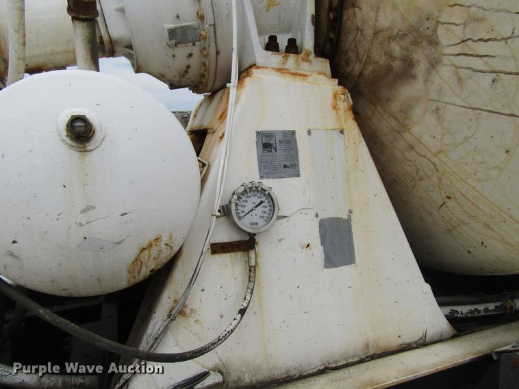 image for item DF3820 2000 Sterling L9500 ready mix truck