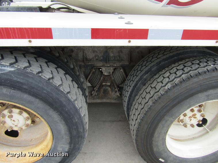 image for item DF3820 2000 Sterling L9500 ready mix truck