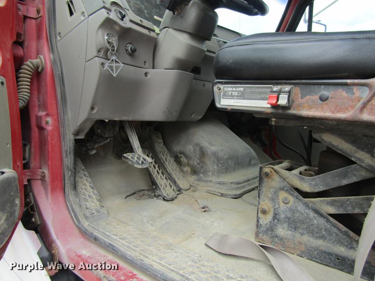 image for item DF3820 2000 Sterling L9500 ready mix truck