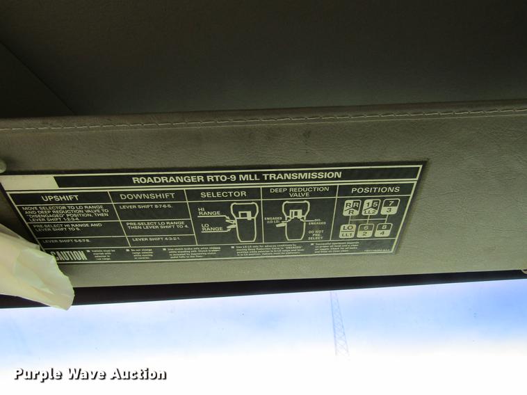 image for item DF3820 2000 Sterling L9500 ready mix truck