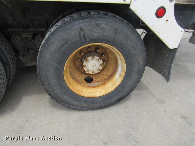 image for item DF3820 2000 Sterling L9500 ready mix truck