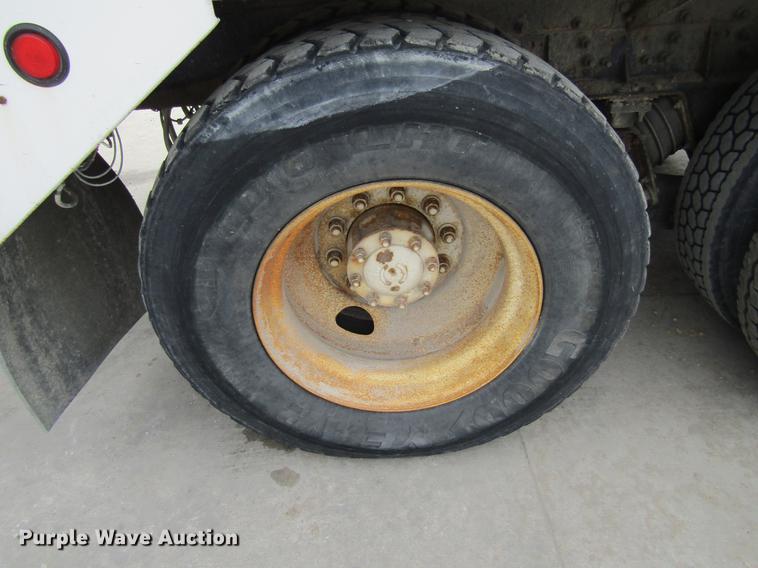 image for item DF3820 2000 Sterling L9500 ready mix truck