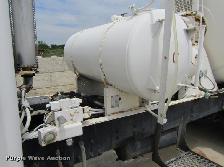 image for item DF3821 2000 Sterling L9500 ready mix truck