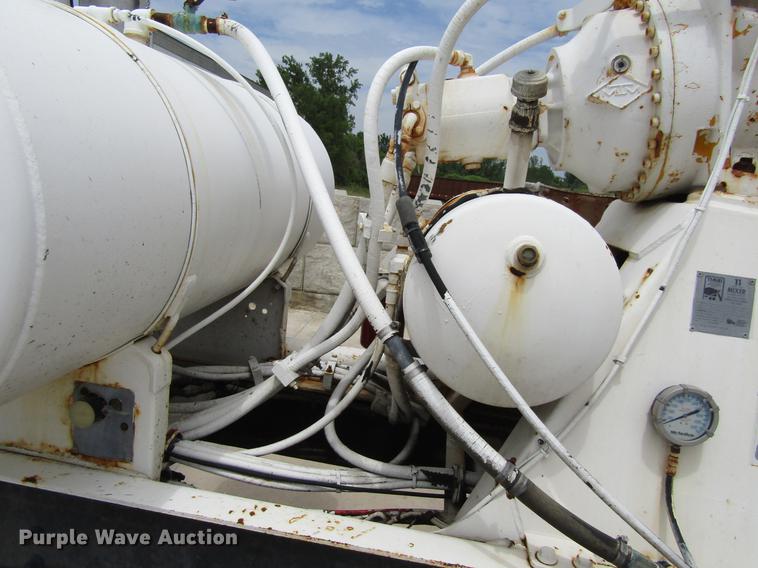 image for item DF3821 2000 Sterling L9500 ready mix truck