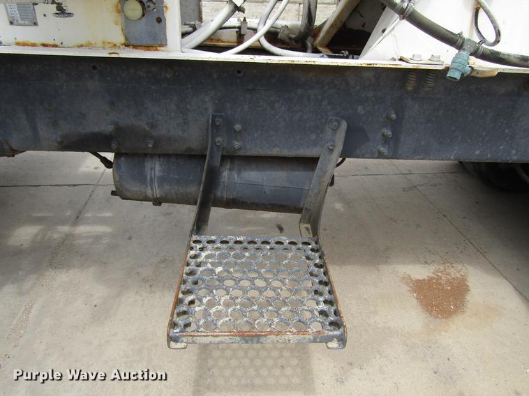 image for item DF3821 2000 Sterling L9500 ready mix truck