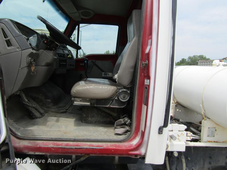 image for item DF3821 2000 Sterling L9500 ready mix truck