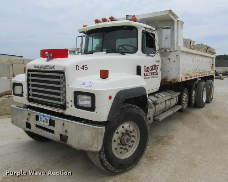image for item DF3822 1996 Mack RD600 dump truck