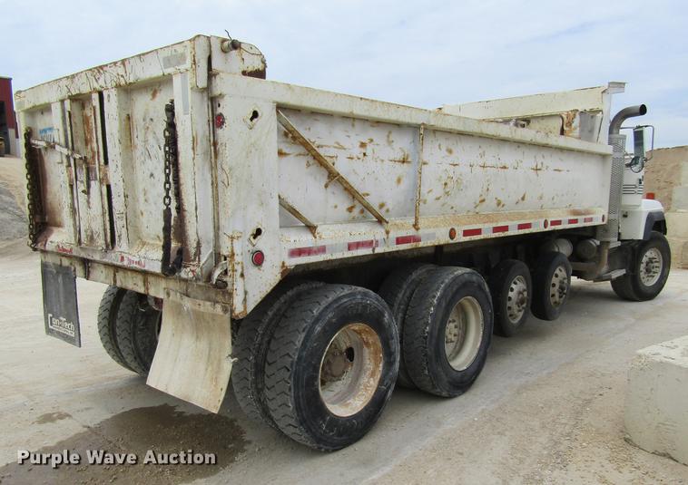 image for item DF3822 1996 Mack RD600 dump truck