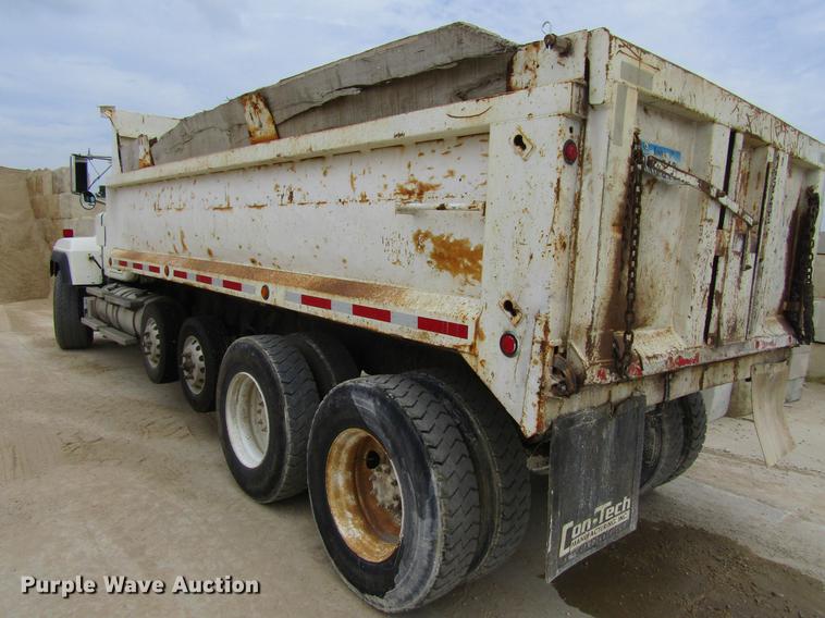 image for item DF3822 1996 Mack RD600 dump truck