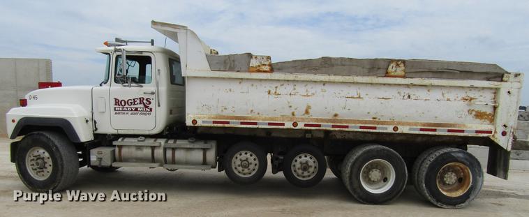 image for item DF3822 1996 Mack RD600 dump truck