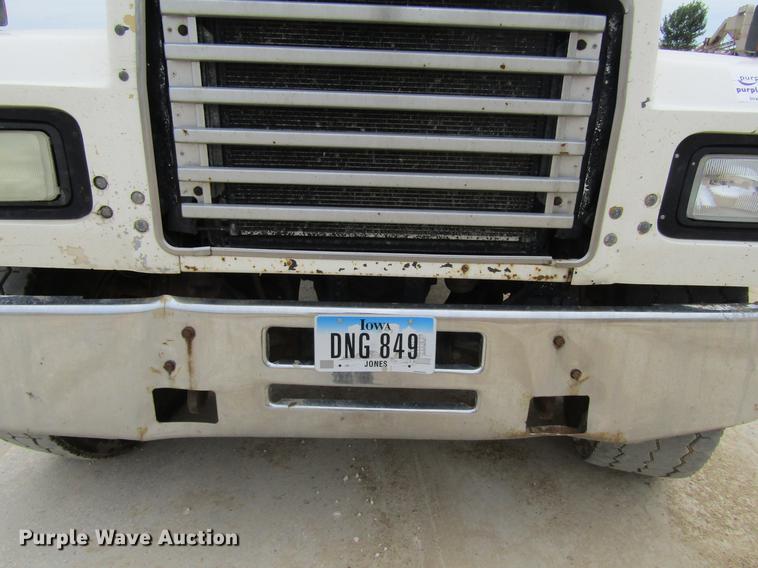 image for item DF3822 1996 Mack RD600 dump truck