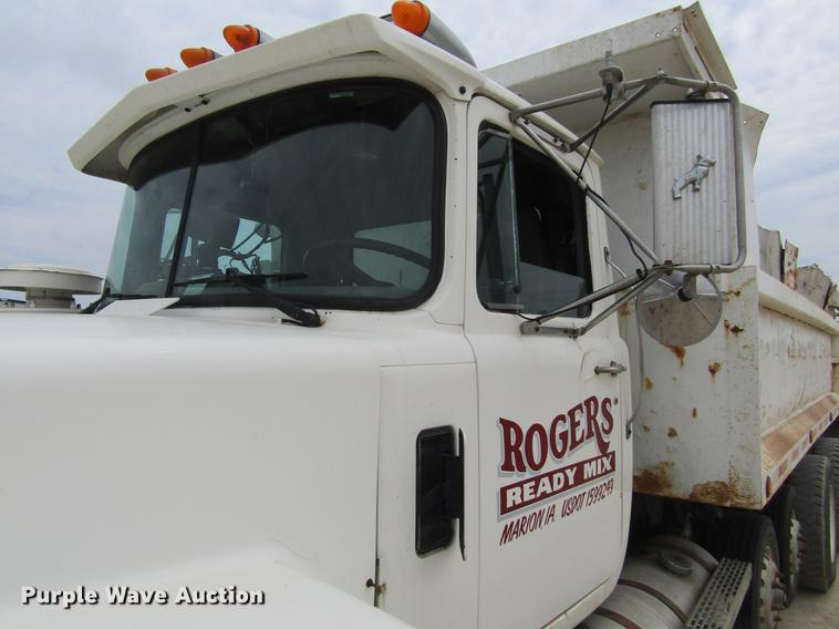 image for item DF3822 1996 Mack RD600 dump truck