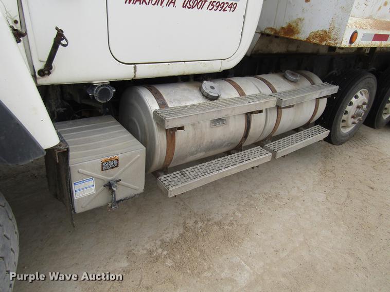 image for item DF3822 1996 Mack RD600 dump truck