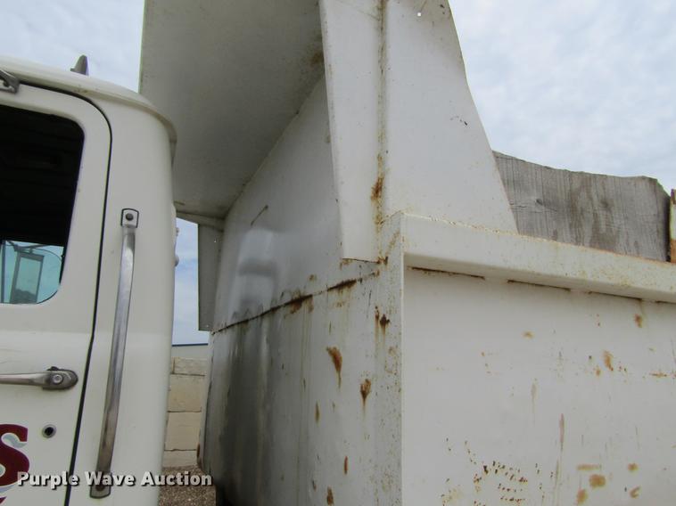 image for item DF3822 1996 Mack RD600 dump truck
