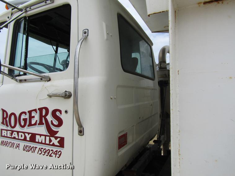 image for item DF3822 1996 Mack RD600 dump truck