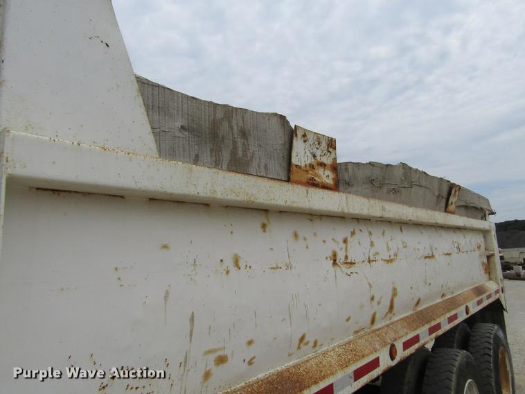 image for item DF3822 1996 Mack RD600 dump truck