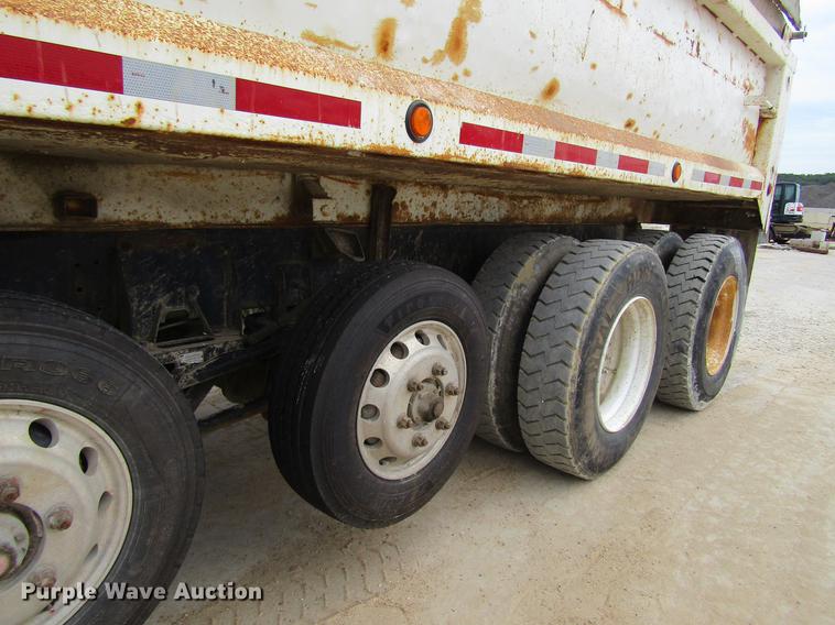 image for item DF3822 1996 Mack RD600 dump truck